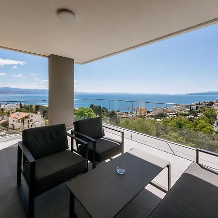 Carmen Apartment *