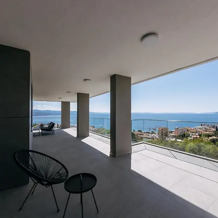 Carmen Apartment *